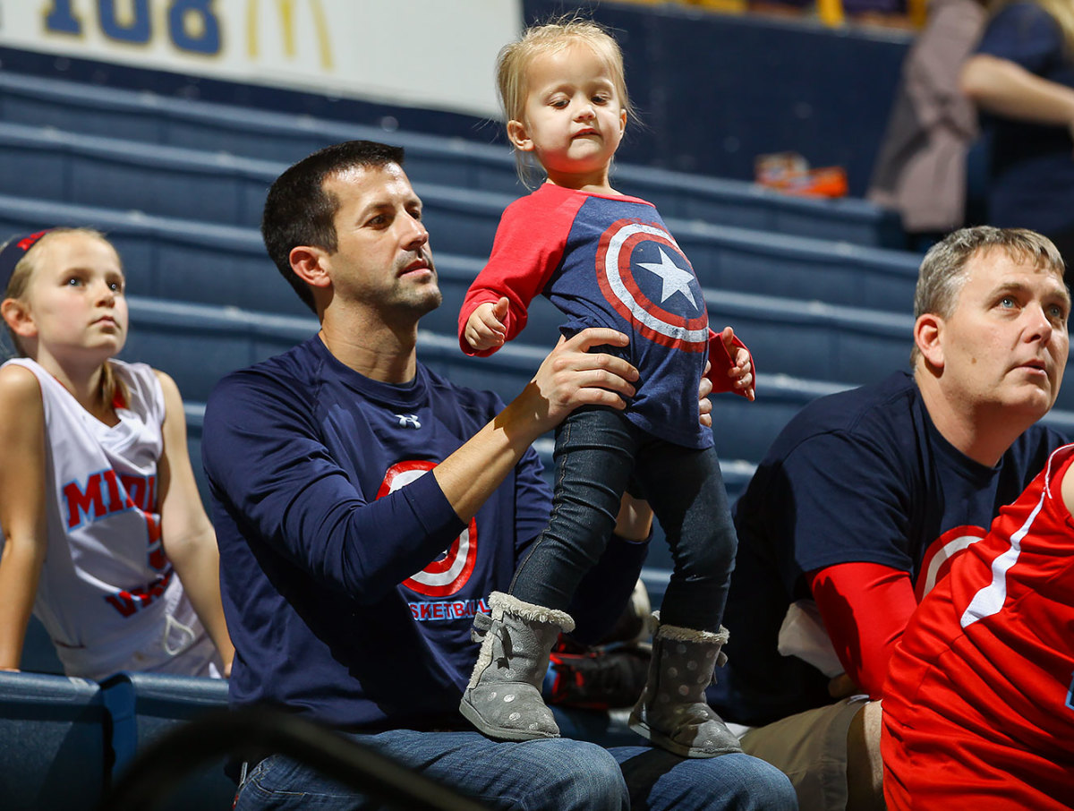 Chattanooga-Lady-Mocs-fans-GettyImages-632337378_master.jpg