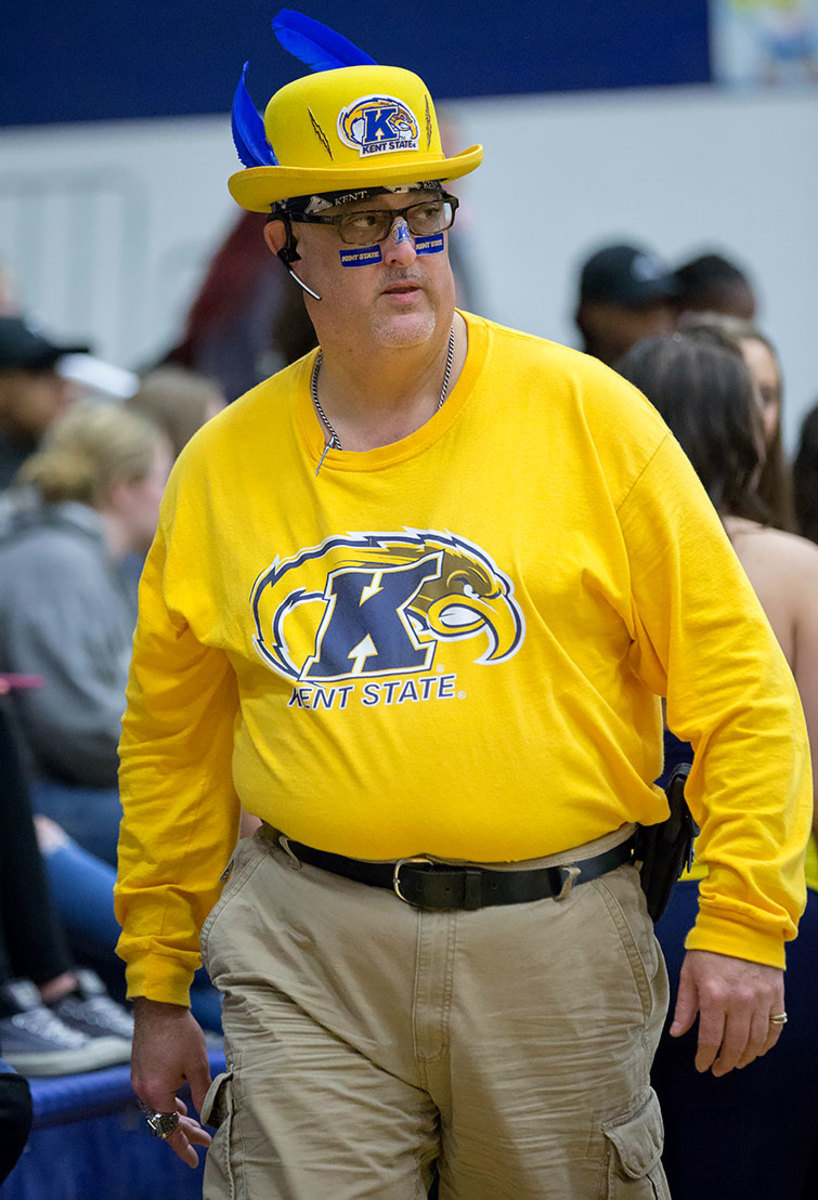 Kent-State-Golden-Flashes-fan-GettyImages-632014910_master.jpg