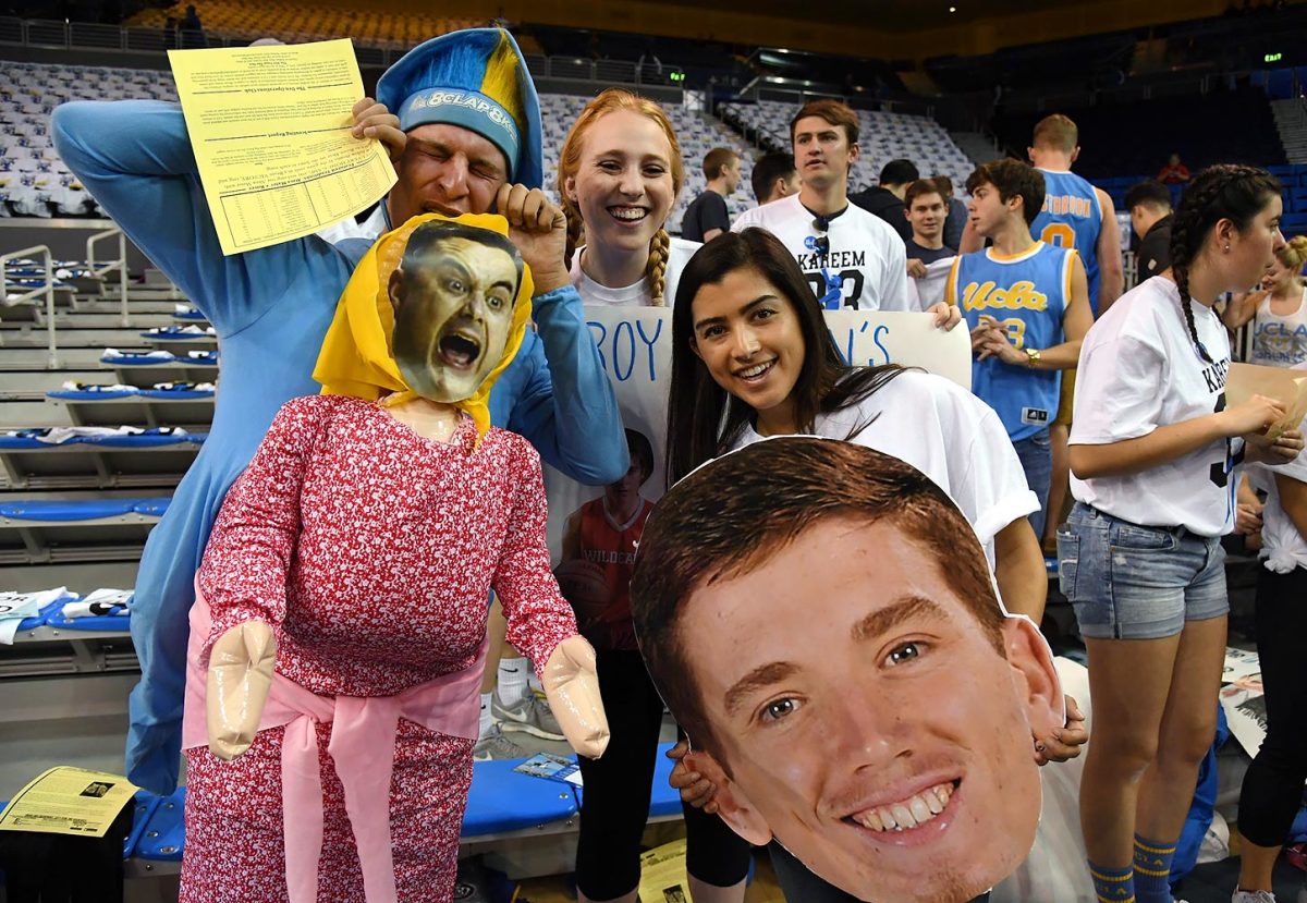 UCLA-Bruins-fans-SIK40_TK1_02015.jpg