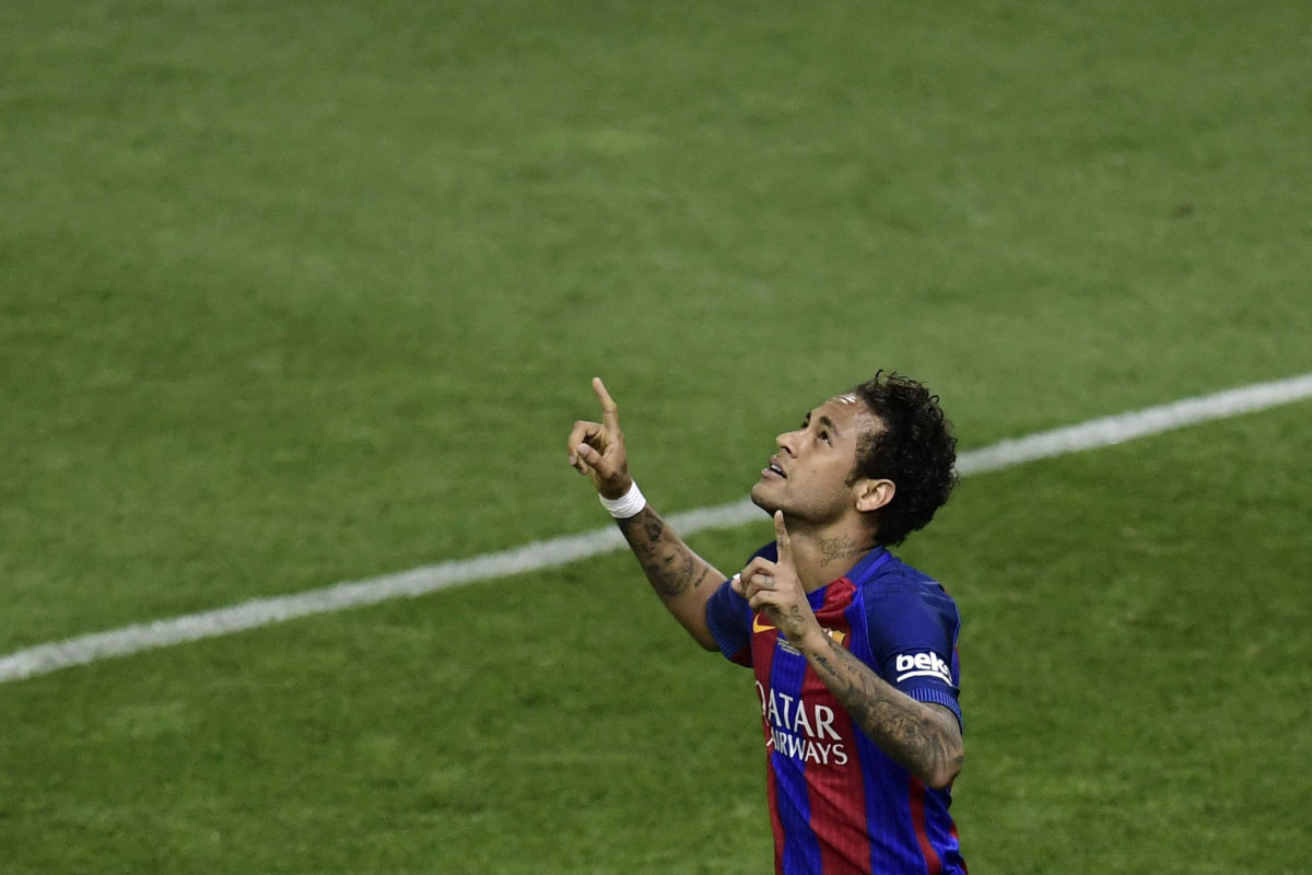 Barcelona's Brazilian forward Neymar celebrates after scoring their second goal during the Spanish Copa del Rey (King's Cup) final football match FC Barcelona vs Deportivo Alaves at the Vicente Calderon stadium in Madrid on May 27, 2017. / AFP PHOTO / JAVIER SORIANO        (Photo credit should read JAVIER SORIANO/AFP/Getty Images)