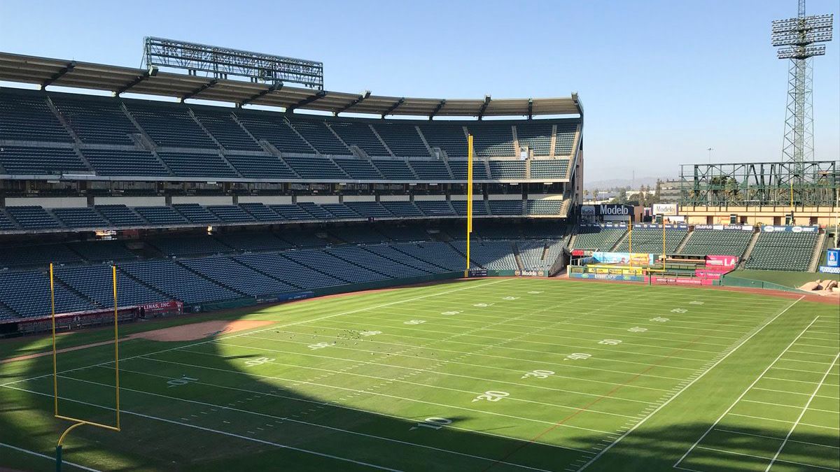eagles-practice-at-angel-stadium-before-rams-game-sports-illustrated