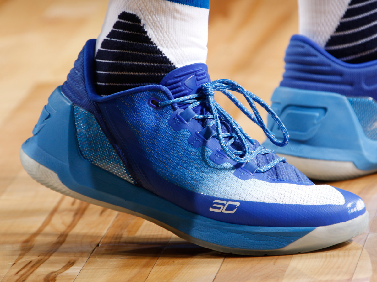 under-armour-curry-3-family-business.jpg