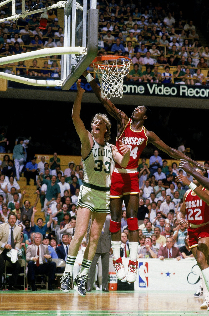 Akeem Olajuwon Houston Rockets 1986 Sports Illustrated 
