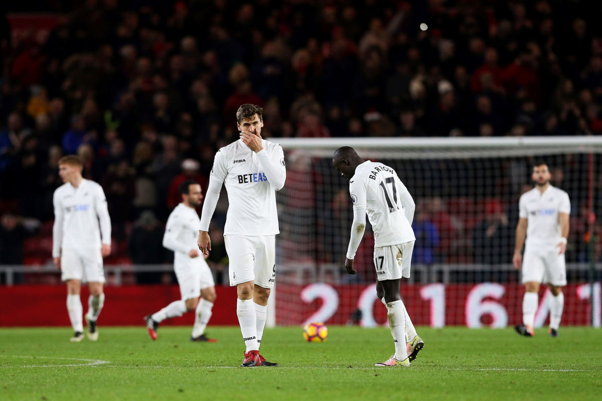MIDDLESBROUGH, ENGLAND - DECEMBER 17: Fernando Llorente of Swansea City (CL) and Modou Barrow of Swansea City (CR) are dejected after Middlesbrough score their third goal of the game during the Premier League match between Middlesbrough and Swansea City at Riverside Stadium on December 17, 2016 in Middlesbrough, England.  (Photo by Nigel Roddis/Getty Images)