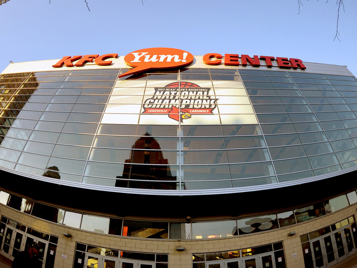 yum-center-louisville-basketball-national-championship-banner.jpg