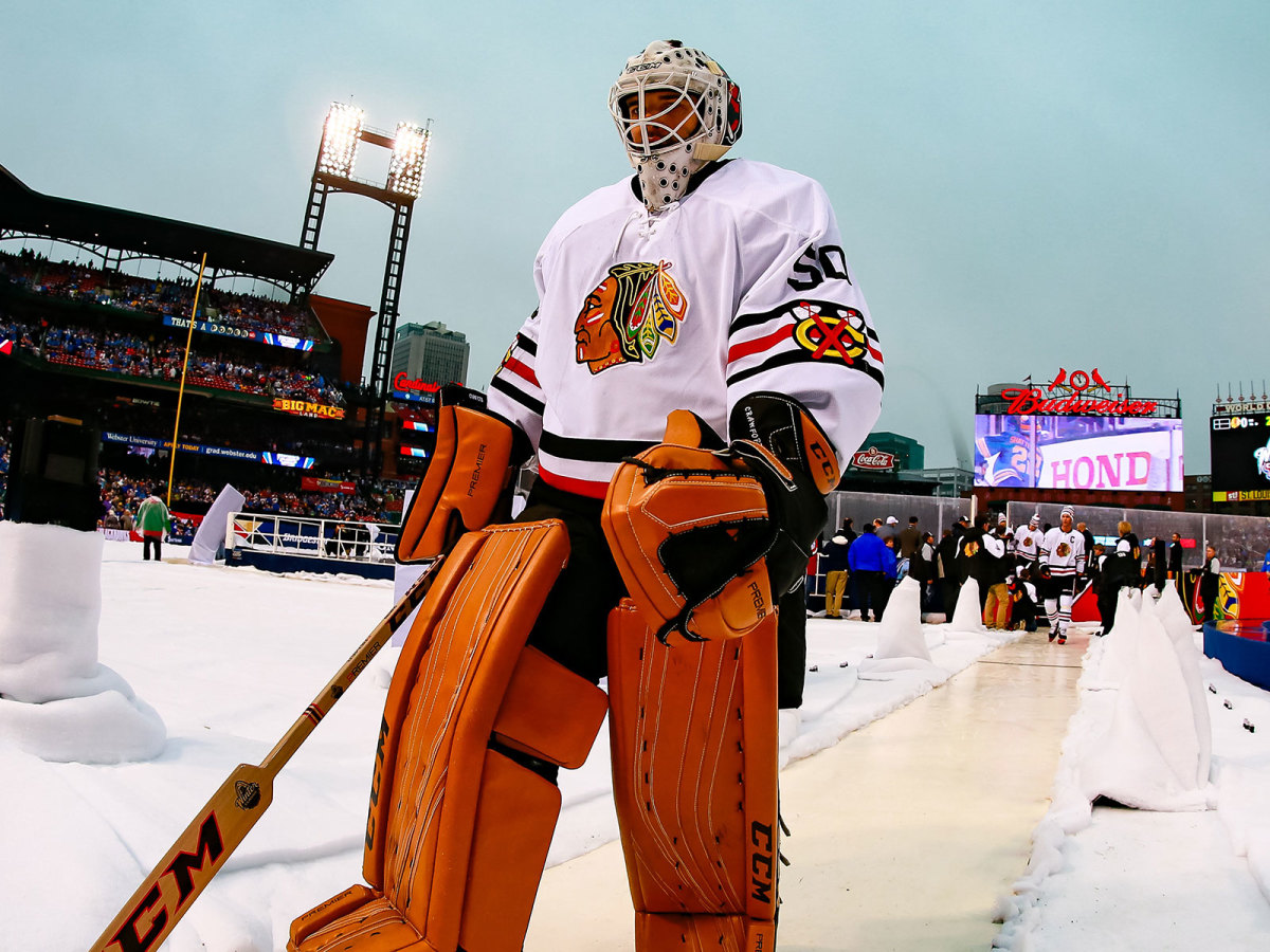 Blackhawks unveil jersey for 2015 Winter Classic 