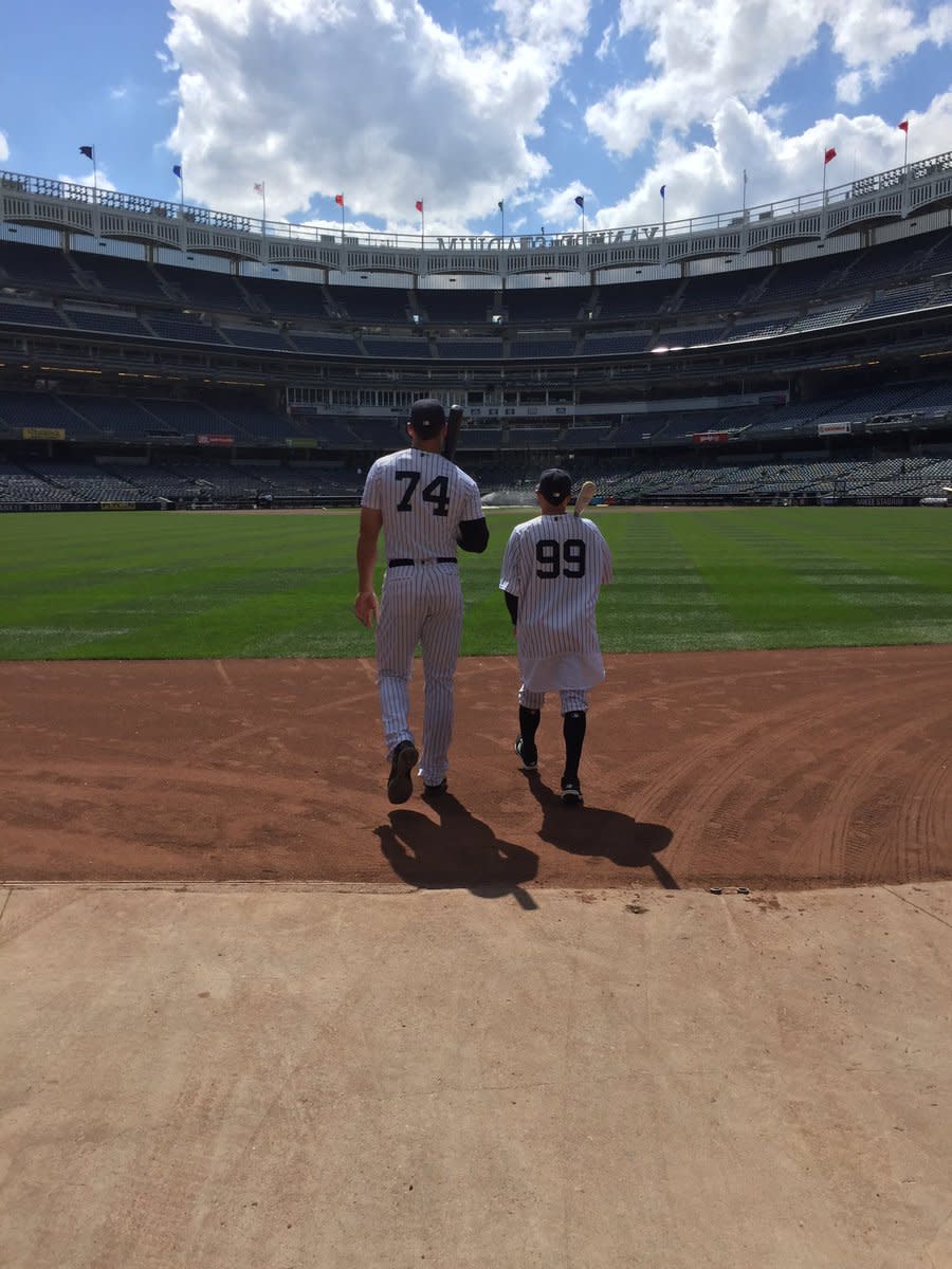 Yankees' Aaron Judge, Ronald Torreyes swap jerseys (video) - Sports  Illustrated