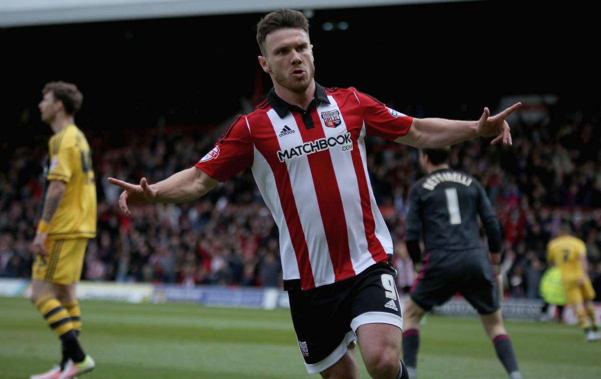 BRENTFORD, ENGLAND - APRIL 30: Scott Hogan of Brentford celebrates during the Sky Bet Championship match between Brentford and Fulham at Griffin Park on April 30, 2016 in Brentford, United Kingdom. (Photo by Harry Murphy/Getty Images)