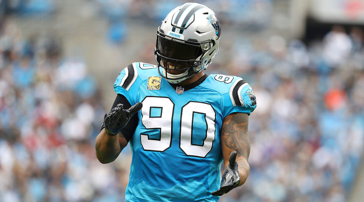 sábado perro Cantina Panthers DE Julius Peppers Doesn't Want the Spotlight - Sports Illustrated