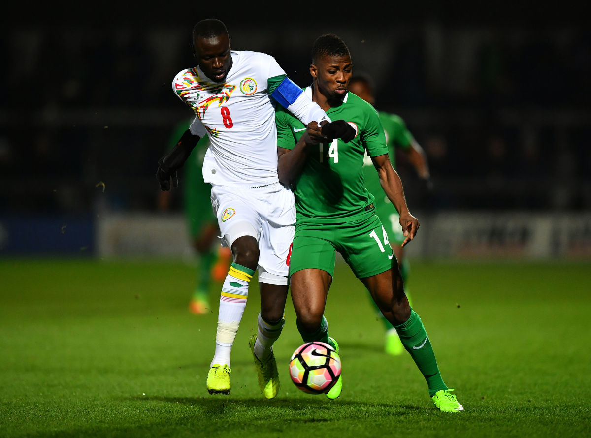 BARNET, ENGLAND - MARCH 23:  Cheikhou Kouyate of Senegal (L) battles for the ball with Kelechi Iheanacho of Nigeria during the International Friendly match between Nigeria and Senegal at The Hive on March 23, 2017 in Barnet, England. (Photo by Dan Mullan/Getty Images)