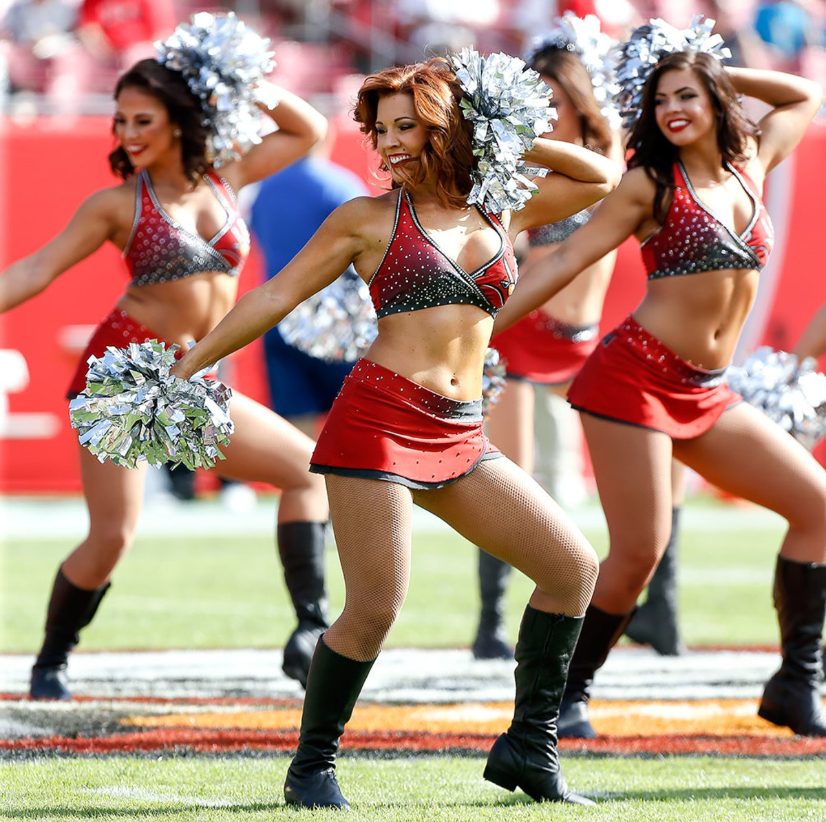 Tampa-Bay-Buccaneers-cheerleaders-GettyImages-630784780_master.jpg