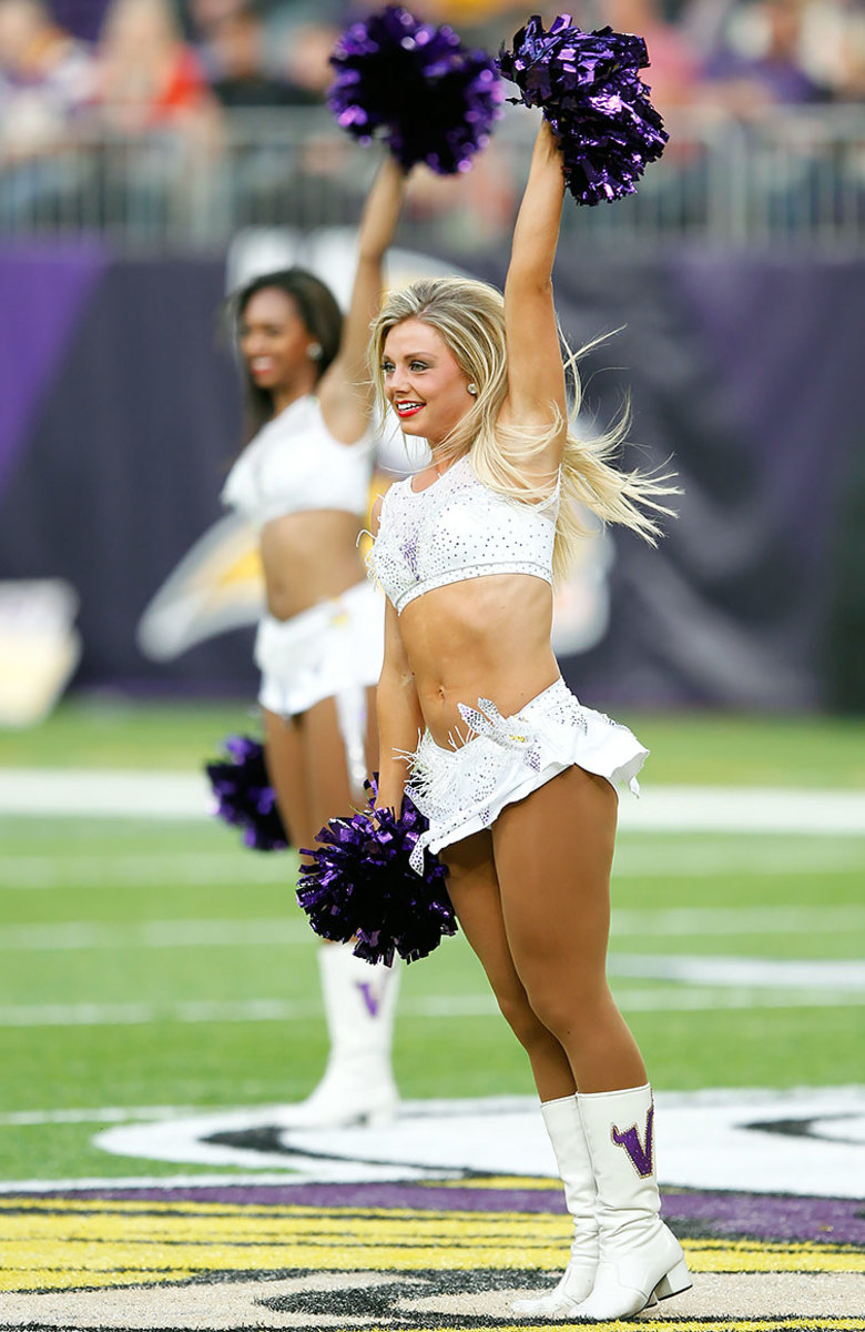 Minnesota-Vikings-cheerleaders-AP_17001772334421.jpg