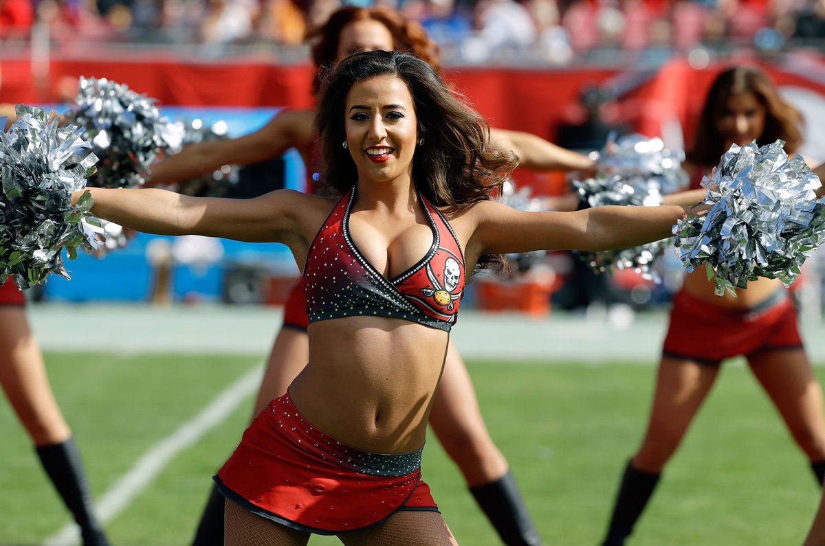 Tampa-Bay-Buccaneers-cheerleaders-AP_17001675329453.jpg