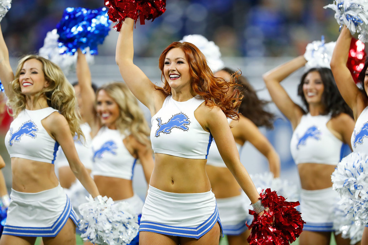 Detroit-Lions-cheerleaders-AP_17002071558571.jpg