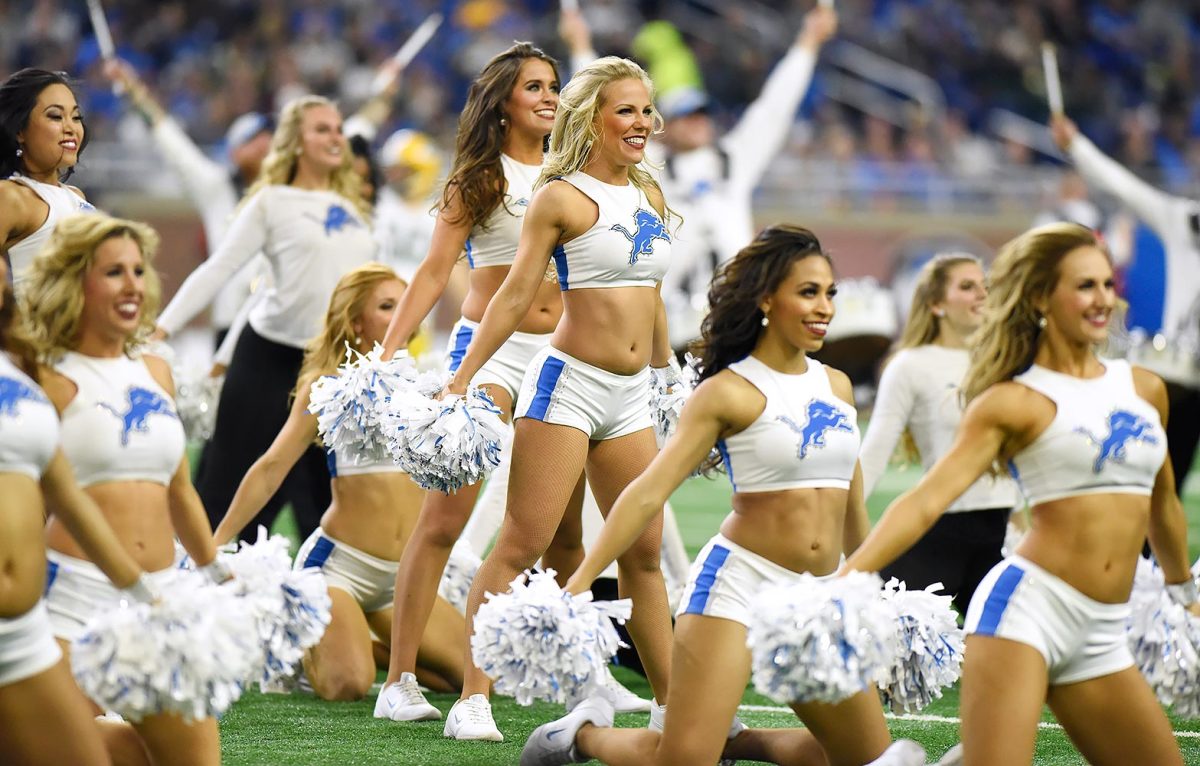 Detroit-Lions-cheerleaders-AP_17002127611026.jpg