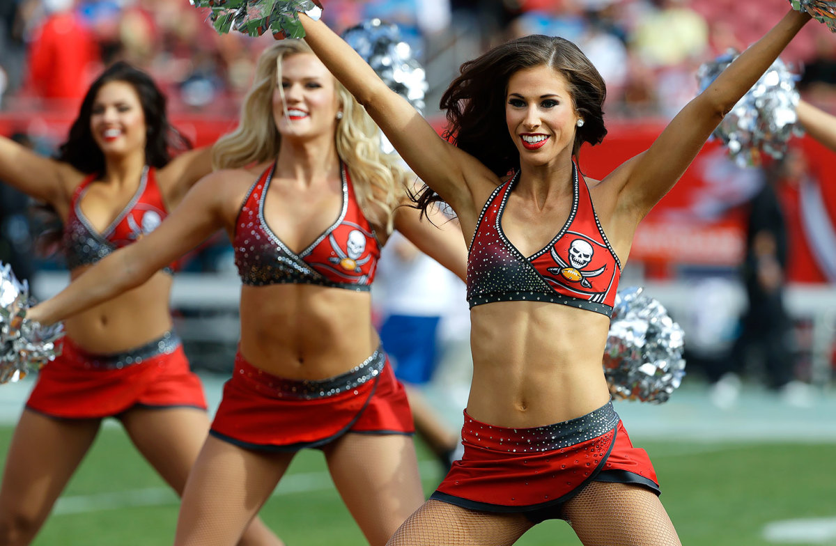 Tampa-Bay-Buccaneers-cheerleaders-AP_17001804366227.jpg