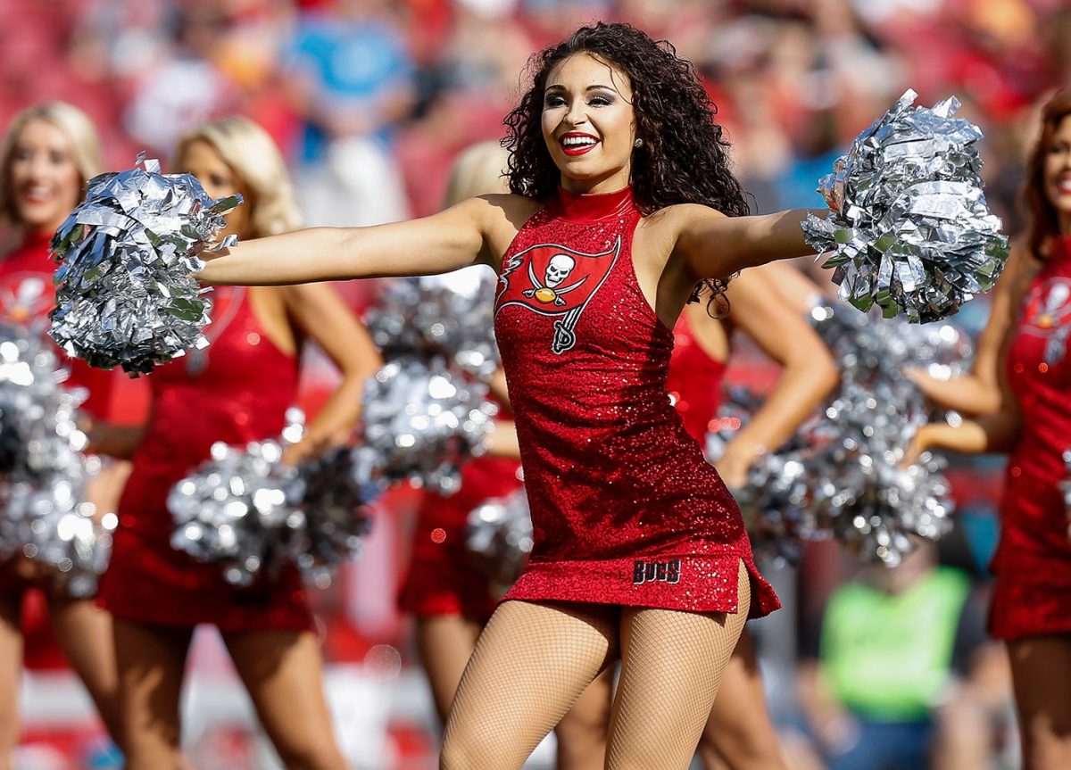 Tampa-Bay-Buccaneers-cheerleaders-GettyImages-630784842_master.jpg