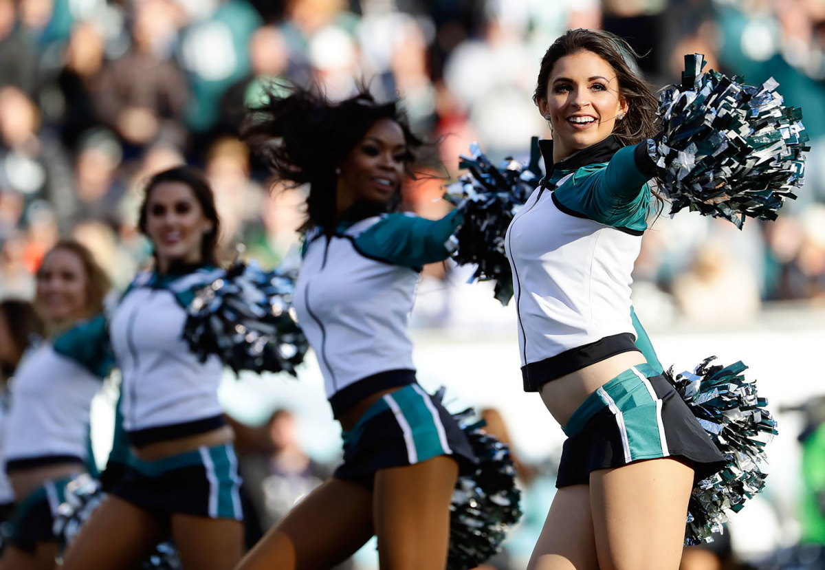 Philadelphia-Eagles-cheerleaders-AP_17001713699566.jpg
