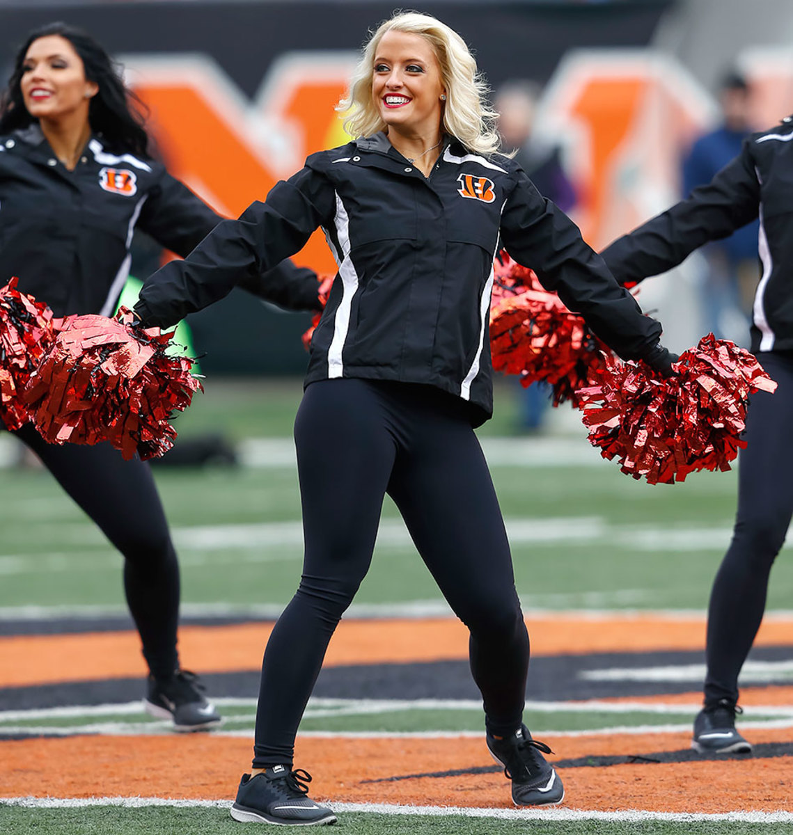 Cincinnati-Bengals-Ben-Gals-cheerleaders-GettyImages-630801318_master.jpg