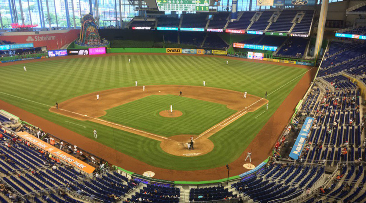 Miami Marlins play in front of nearly empty stadium vs