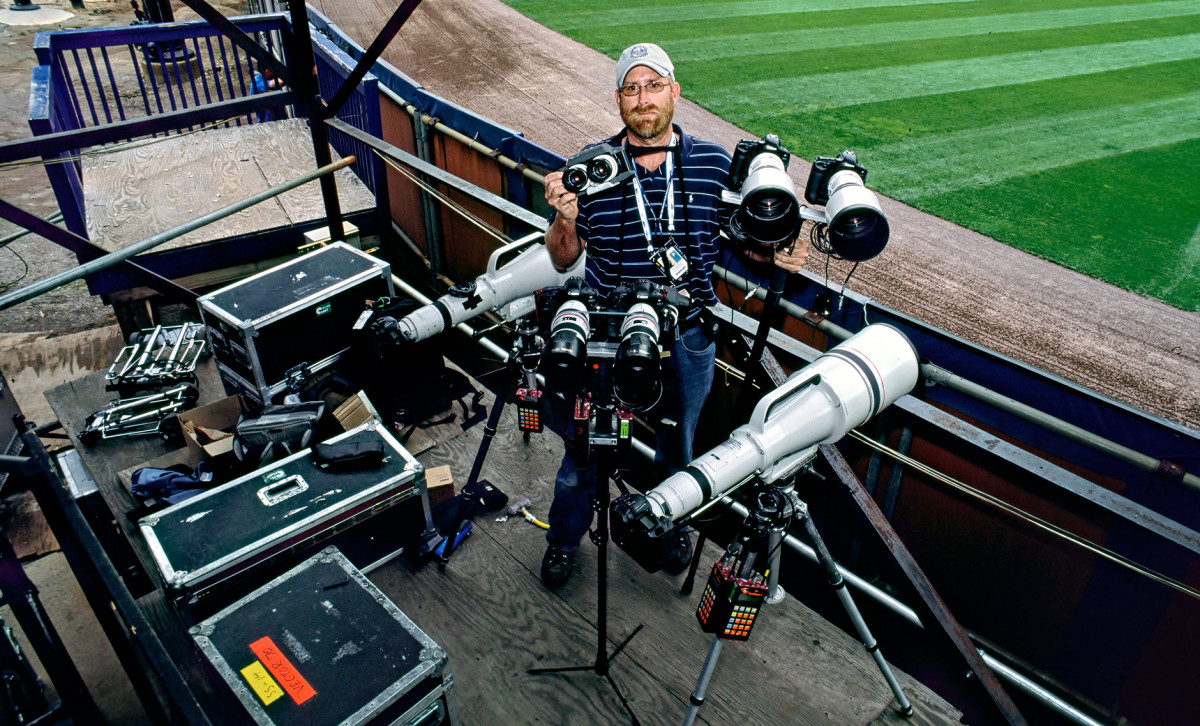 DAVID-KLUTHO-WITH-3D-EQUIPMENT.jpg
