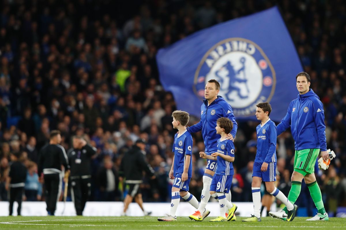 Chelsea's English defender John Terry (2L) leads his team out followed by Chelsea's Bosnian goalkeeper Asmir Begovic (R) for the English Premier League football match between Chelsea and Watford at Stamford Bridge in London on May 15, 2017. / AFP PHOTO / Adrian DENNIS / RESTRICTED TO EDITORIAL USE. No use with unauthorized audio, video, data, fixture lists, club/league logos or 'live' services. Online in-match use limited to 75 images, no video emulation. No use in betting, games or single club/league/player publications.  /         (Photo credit should read ADRIAN DENNIS/AFP/Getty Images)