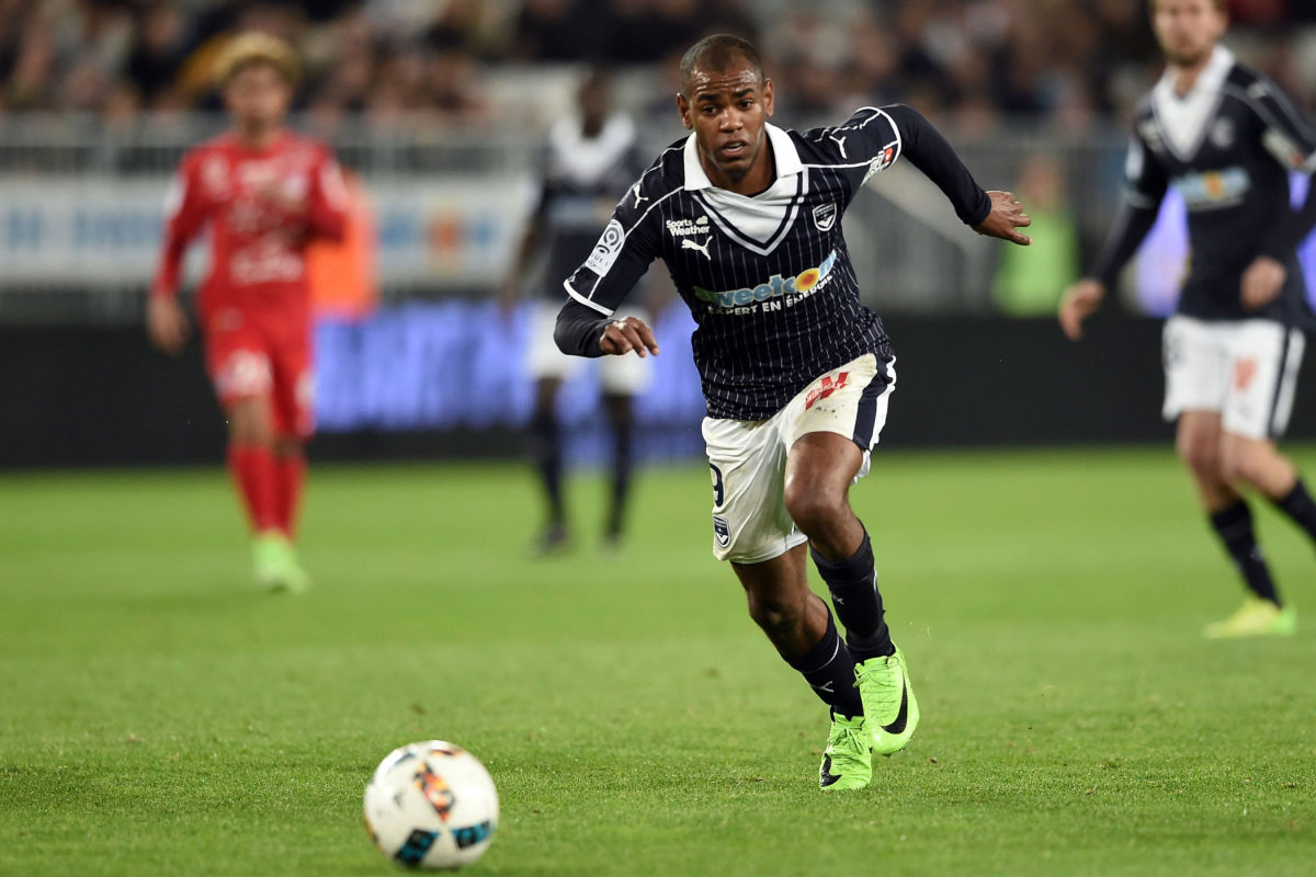 Bordeaux's Uruguyan forward Diego Rolan (C) controls the ball during the French L1 football match between Bordeaux (FCGB) and Montpellier on March 18, 2017 at the Matmut Atlantique stadium in Bordeaux, southwestern France. / AFP PHOTO / NICOLAS TUCAT        (Photo credit should read NICOLAS TUCAT/AFP/Getty Images)