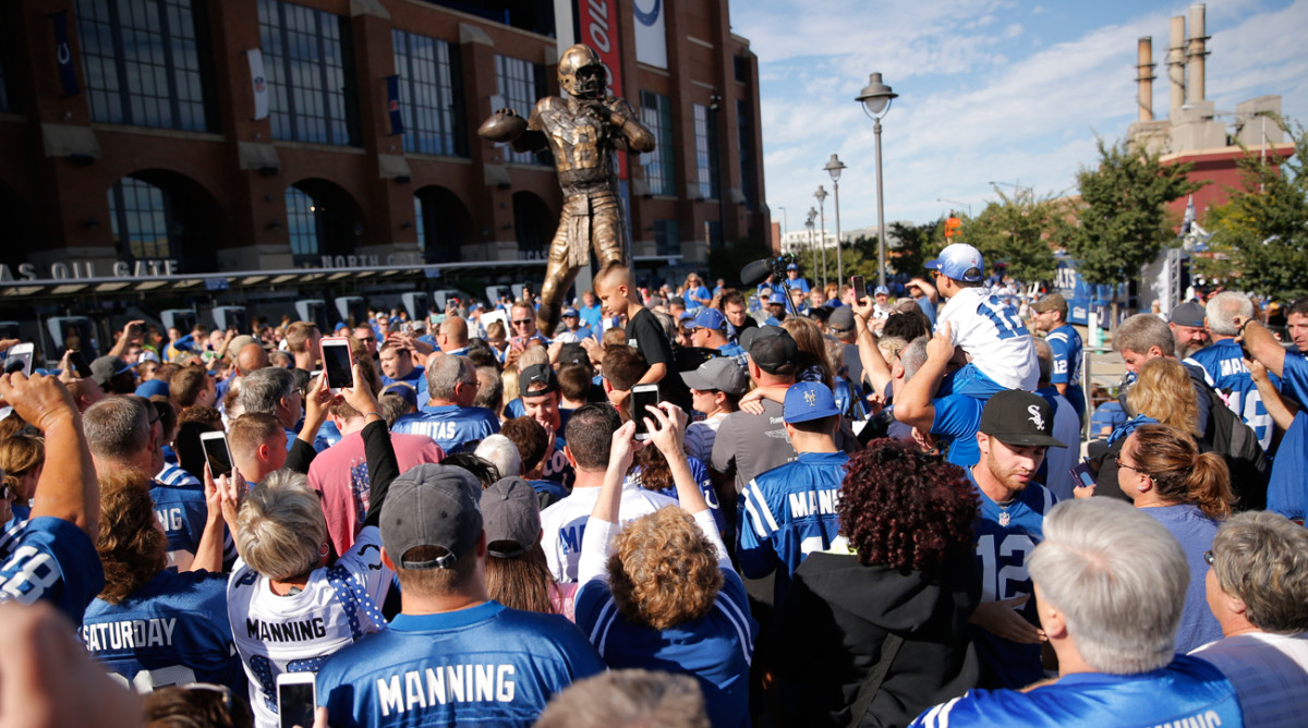 Peyton Manning To Join Elite List Of NFL Statues