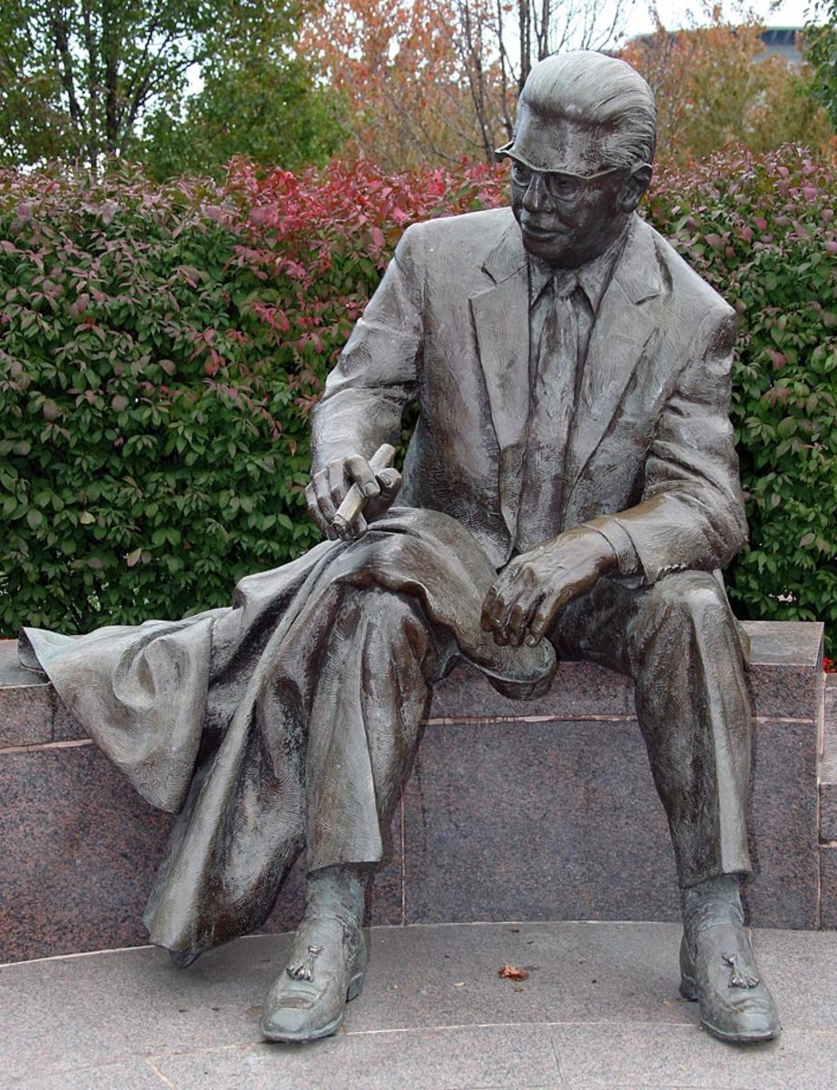 Art-Rooney-statue.jpg
