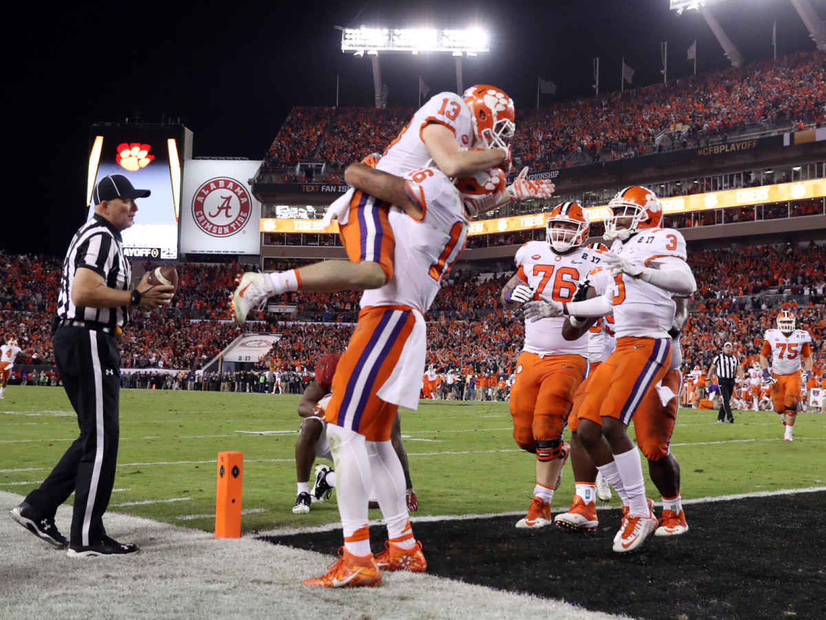 renfrow-touchdown-catch-celebration.jpg