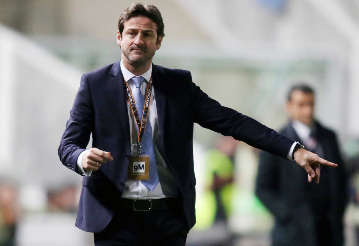 Apoel's Danish head coach Thomas Christiansen instructs his players during the Europa League football match between APOEL Nicosia vs Athletic Club Bilbao at the Neo GSP Stadium in Nicosia on February 23, 2017. / AFP / SAKIS SAVVIDES (Photo credit should read SAKIS SAVVIDES/AFP/Getty Images)
