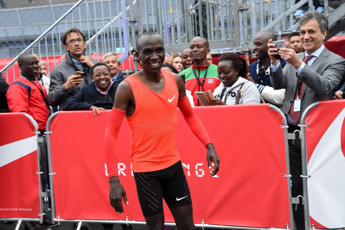 kipchoge-breaking2.jpg