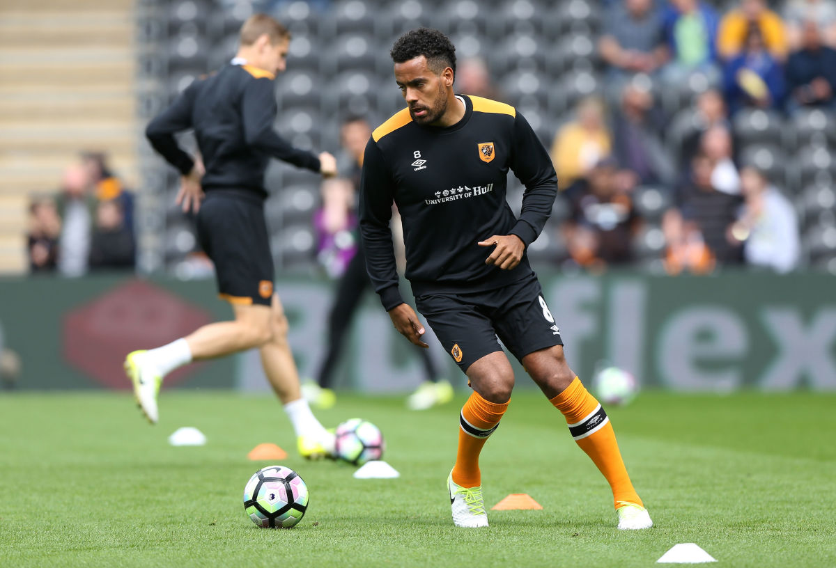 HULL, ENGLAND - MAY 21: Tom Huddlestone of Hull City warms up prior to the Premier League match between Hull City and Tottenham Hotspur at the KC Stadium on May 21, 2017 in Hull, England.  (Photo by Nigel Roddis/Getty Images)