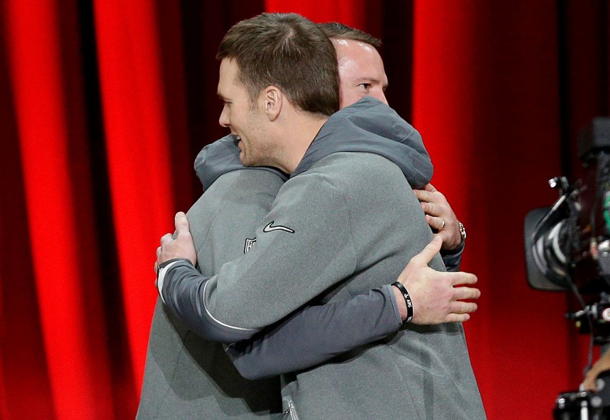 Super-Bowl-LI-Opening-Night-Tom-Brady-Matt-Ryan-hug.jpg