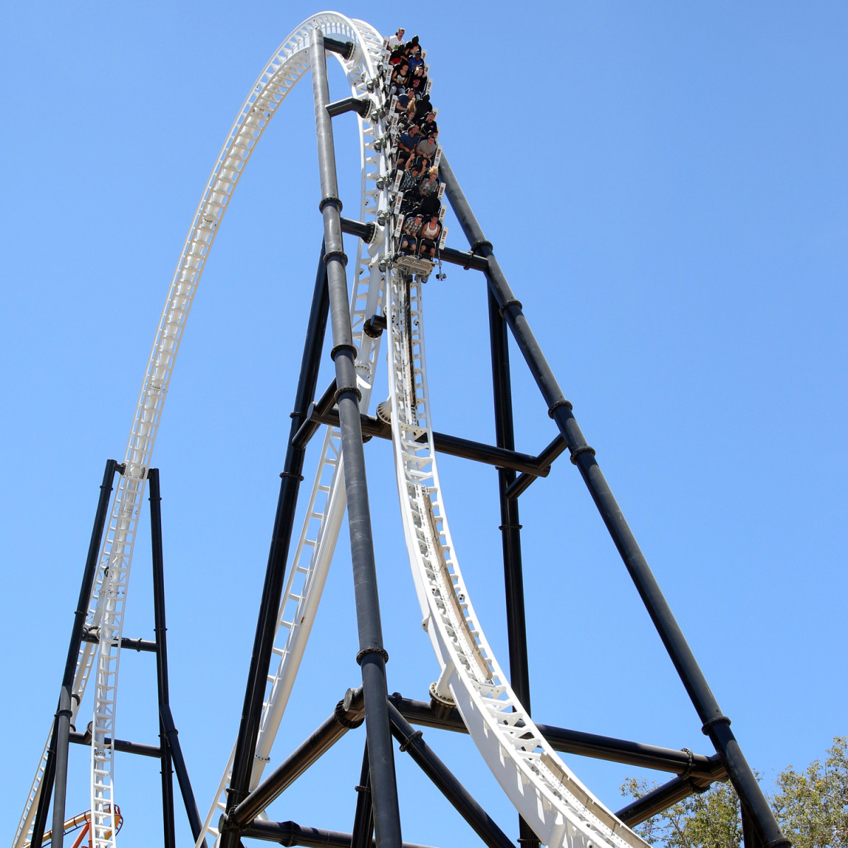 full-throttle-six-flags-magic-mountain-marquise-brown.jpg