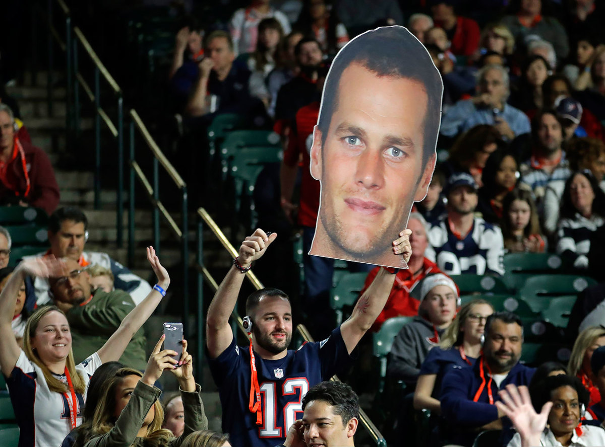 Super-Bowl-LI-Opening-Night-Tom-Brady-fan.jpg