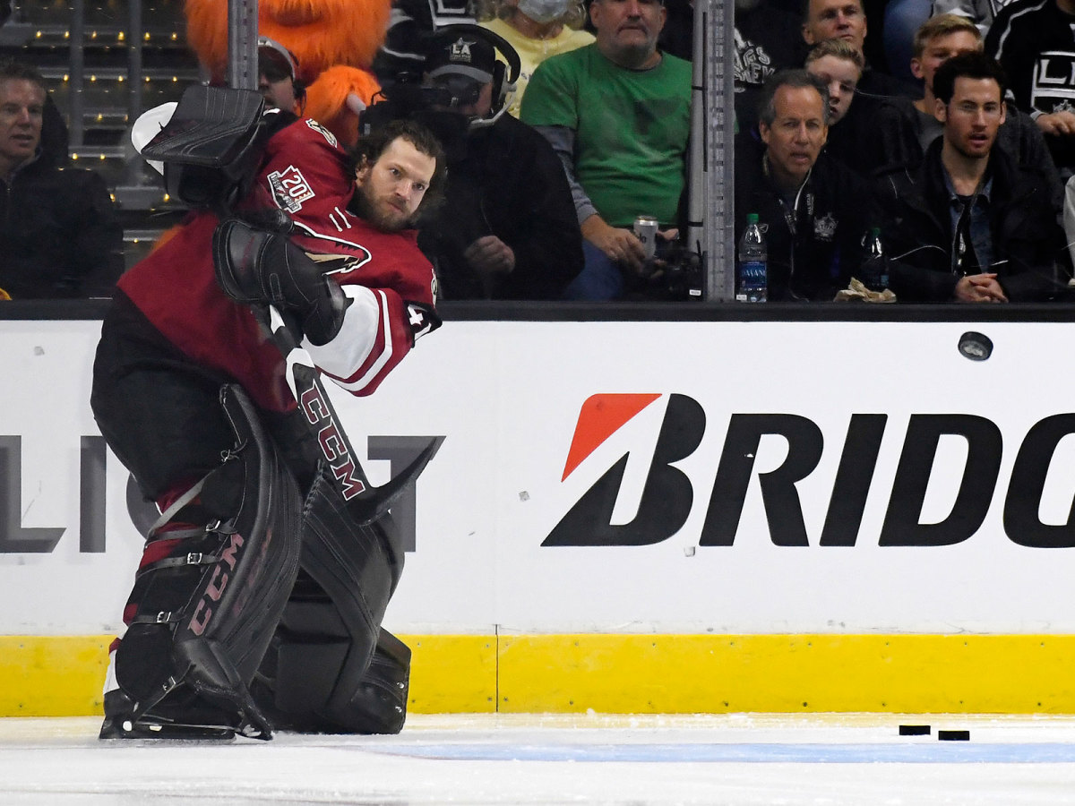 mike-smith-coyotes-goalie-goal-2017-asg-1600.jpg