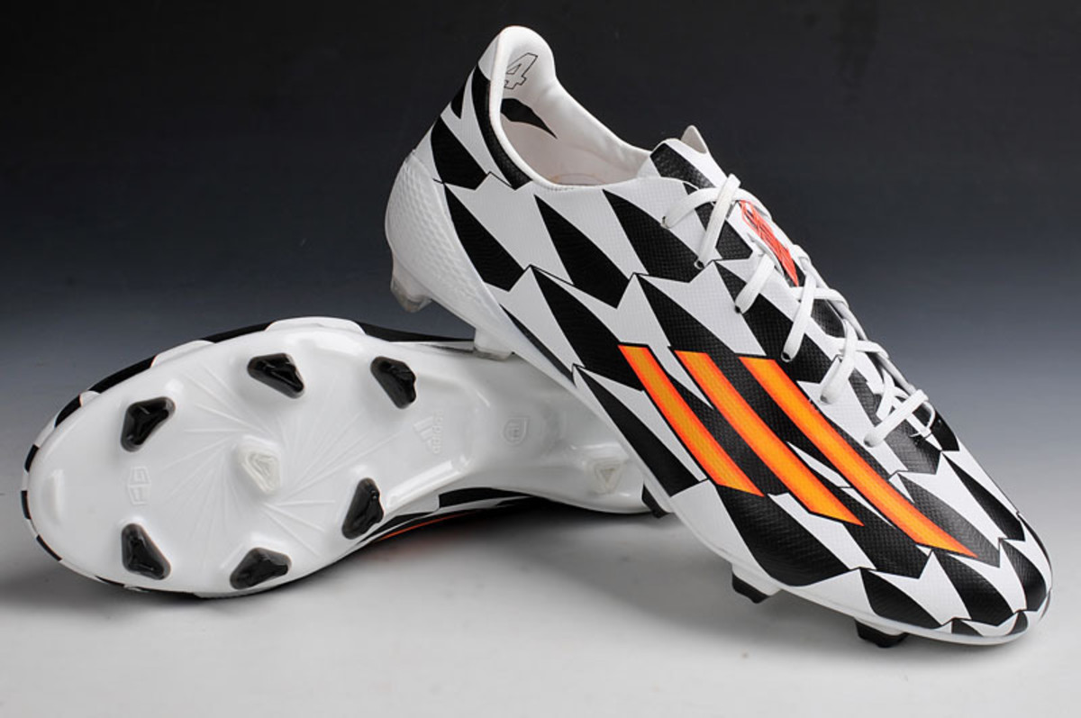 Самые дорогие адидас. Adidas Zebra бутсы. Самые дорогие бутсы адидас. Популярные бутсы адидас. Adidas Football Boots Vapor 13 White.
