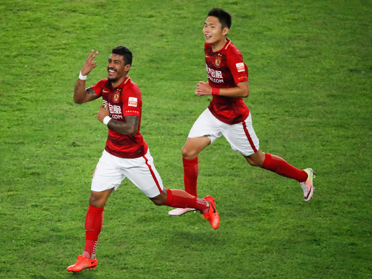 paulinho-china-barcelona.jpg