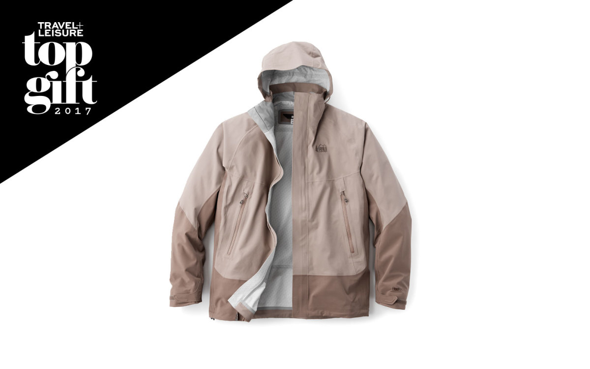 patagonia-rain-jacket-OUTGIFT1017.jpg