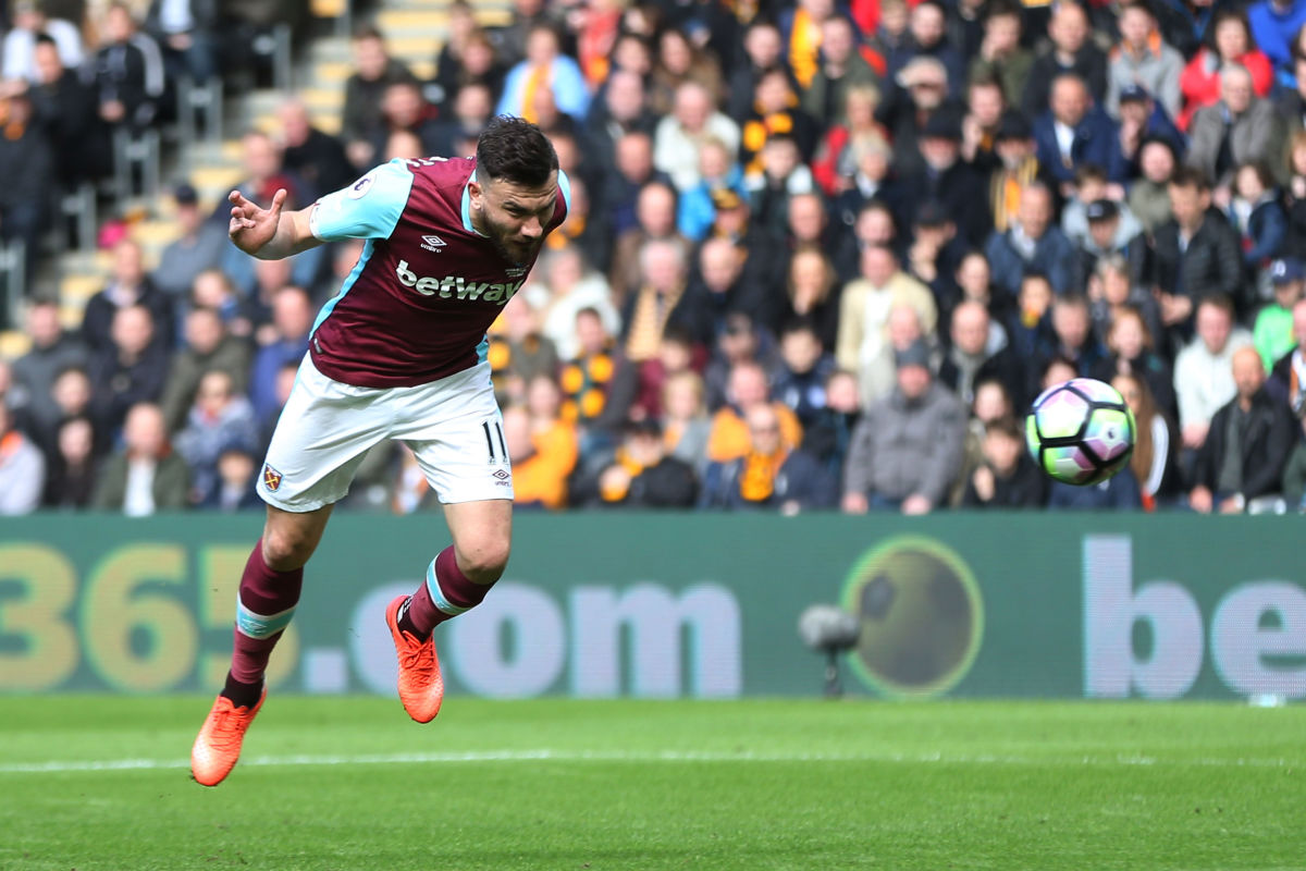 HULL, ENGLAND - APRIL 01: Robert Snodgrass of West Ham United heads towards goal during the Premier League match between Hull City and West Ham United at KCOM Stadium on April 1, 2017 in Hull, England.  (Photo by Alex Morton/Getty Images)
