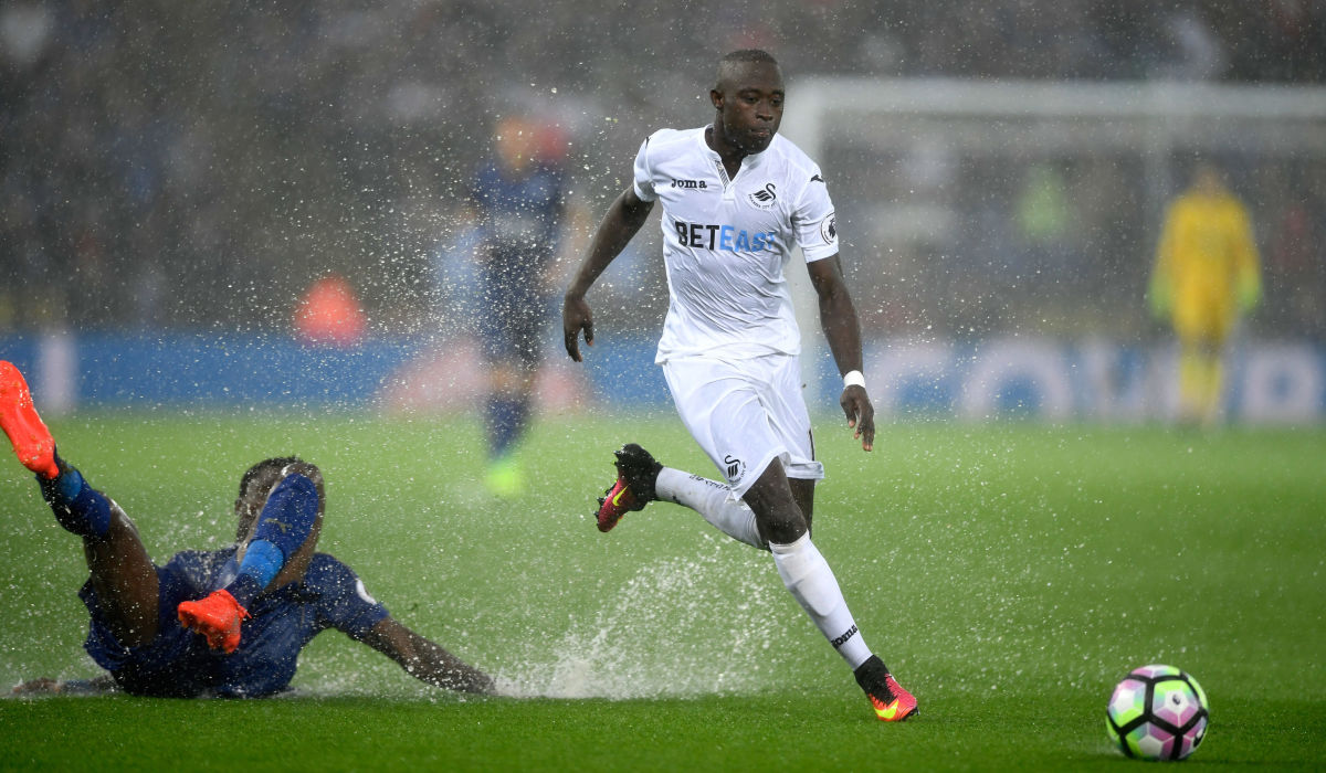 LEICESTER, ENGLAND - AUGUST 27:  Swansea City player Modou Barrow races away from the challenge of Ahmed Musa during the Premier League match between Leicester City and Swansea City at The King Power Stadium on August 27, 2016 in Leicester, England.  (Photo by Stu Forster/Getty Images)