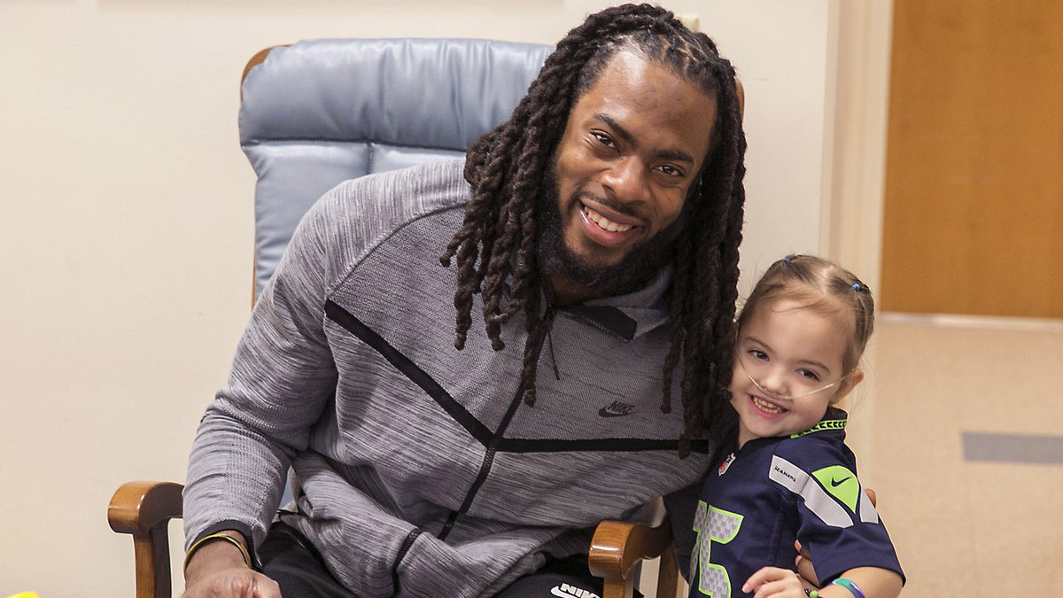 Seahawks' Richard Sherman surprises fan at hospital (video) Sports