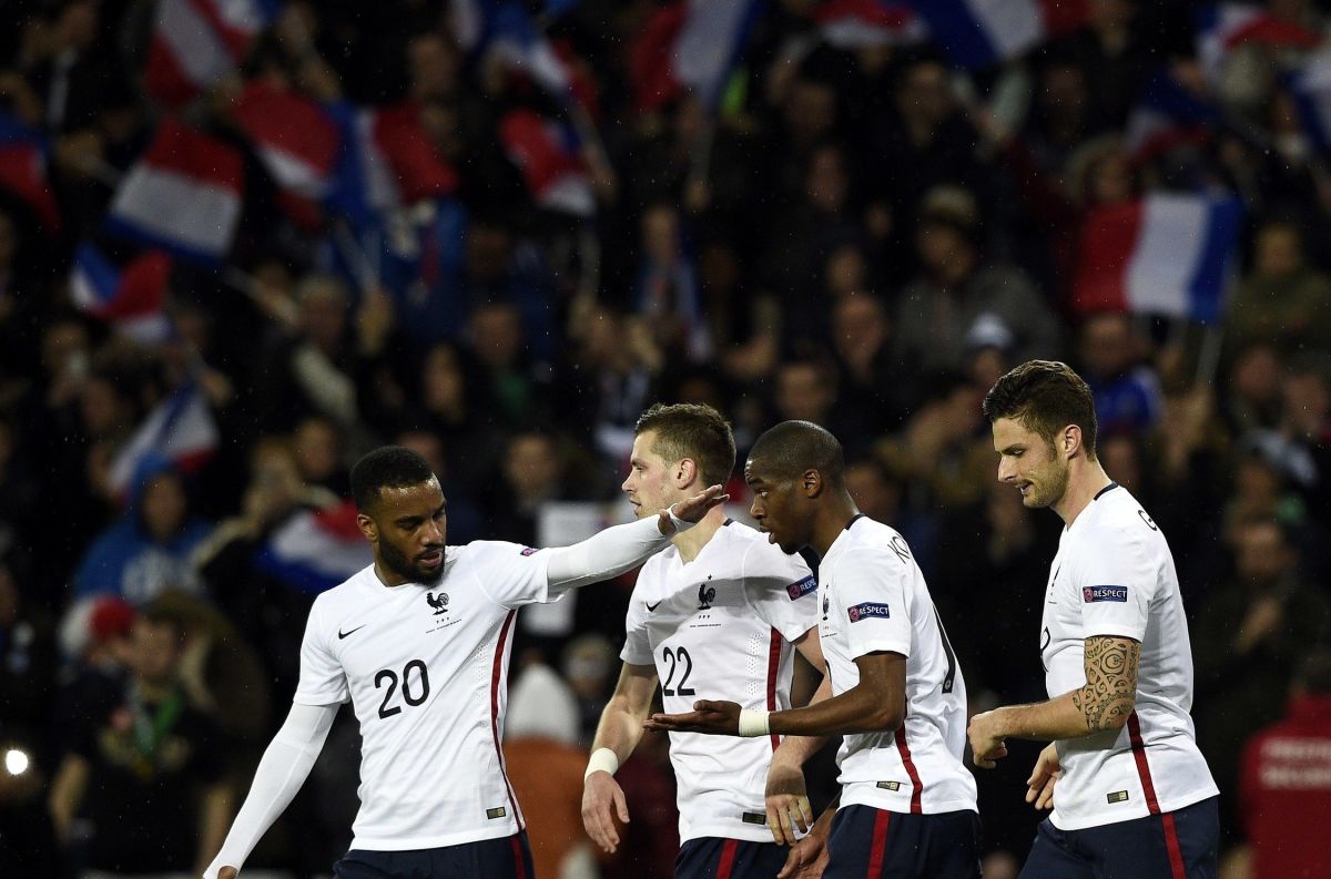 (From L) French forward Alexandre Lacazette, midfielder Morgan Schneiderlin, midfielder Geoffrey Kondogbia and forward Olivier Giroud react after scoring during the friendly football match France vs Denmark, on March 29, 2015 at the Geoffroy-Guichard stadium in Saint-Etienne. AFP PHOTO / FRANCK FIFE        (Photo credit should read FRANCK FIFE/AFP/Getty Images)