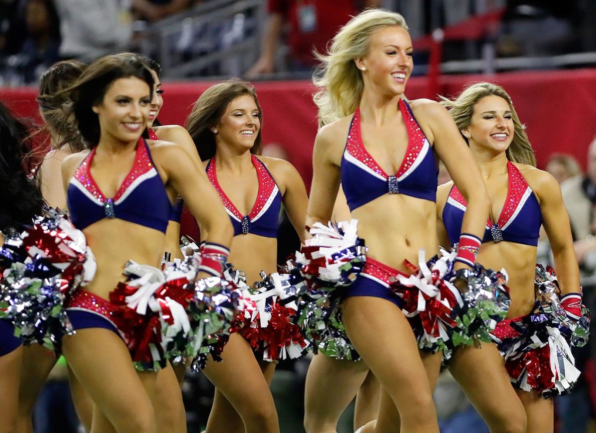 New-England-Patriots-cheerleaders-AP_17037037194654.jpg