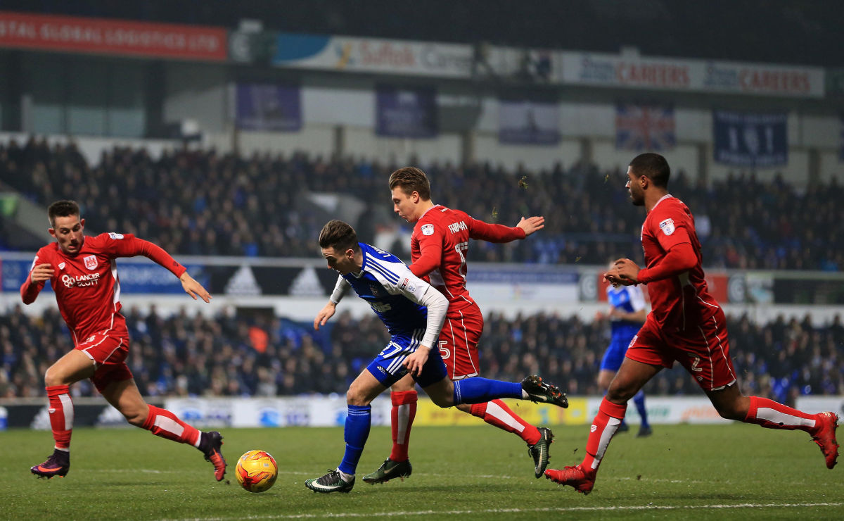 IPSWICH, ENGLAND - DECEMBER 30:  Tom Lawrence of Ipswich Town and Luke Freeman of Bristol City compete for the ball during the Sky Bet Championship match between Ipswich Town and Bristol City at Portman Road on December 30, 2016 in Ipswich, England. (Photo by Stephen Pond/Getty Images)