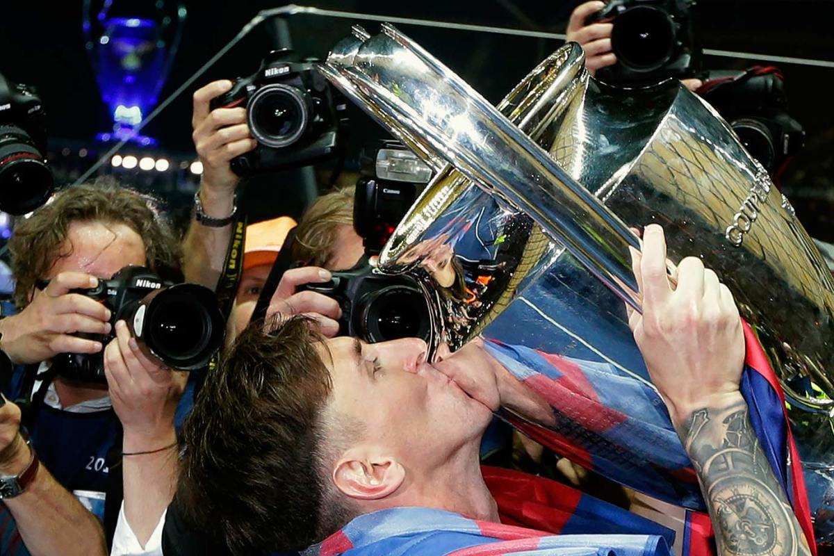 2015-0606-Lionel-Messi-Champions-League-trophy.jpg