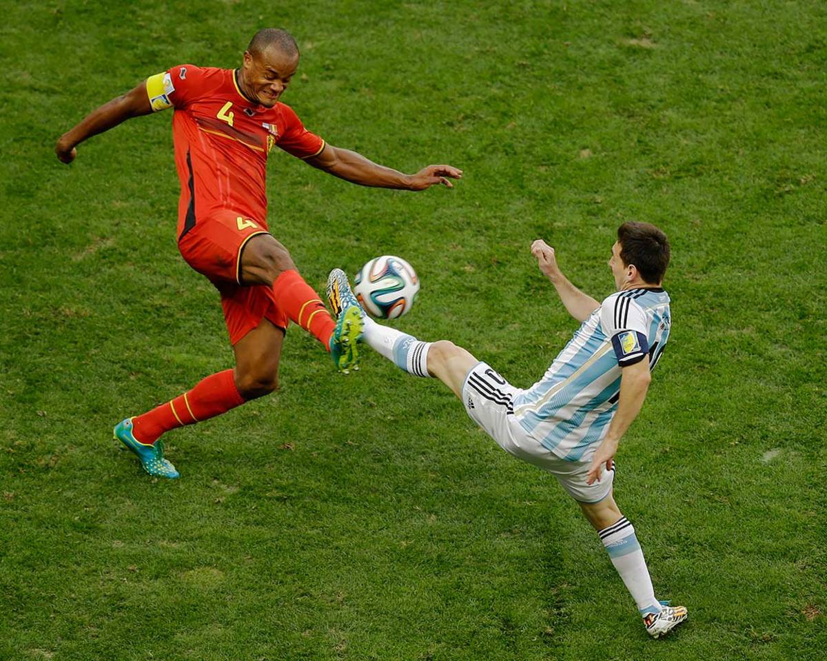 2014-0705-Vincent-Kompany-Lionel-Messi.jpg