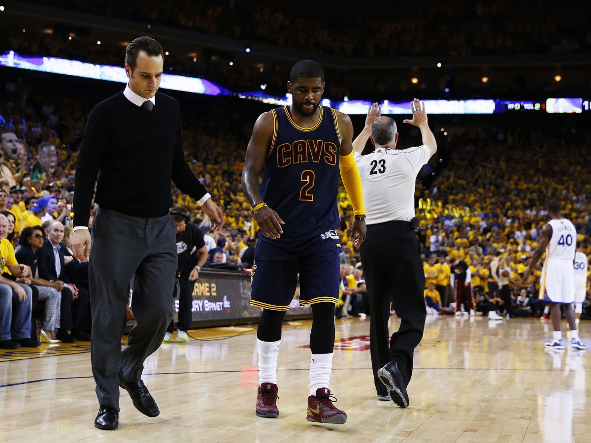 kyrie_irving_knee_injury_.jpg