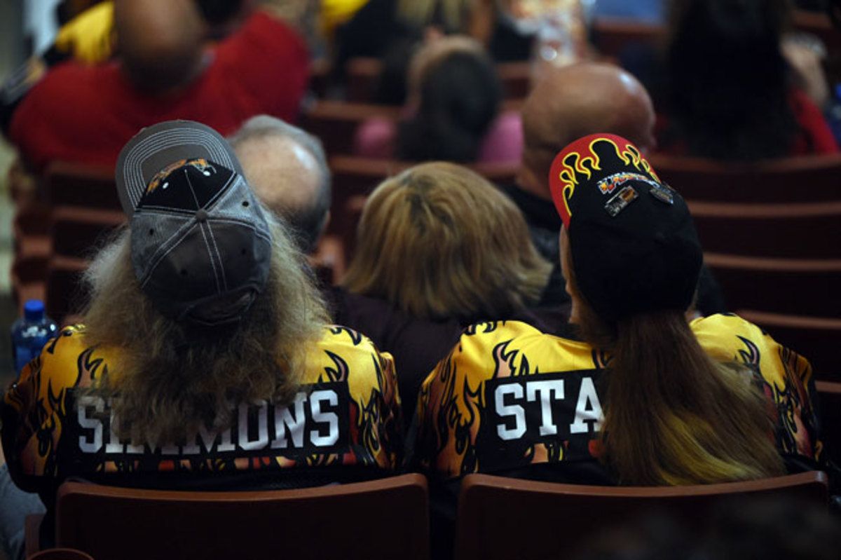 delicate-moron-fans-in-stands.jpg